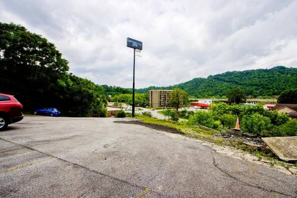 OYO Hotel Chapmanville Inn WV - Hwy 119