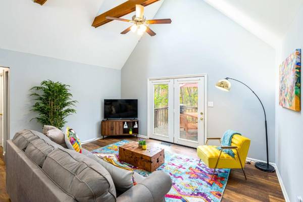 Hot Tub Deck&Grill Game Room WiFi at Cute Cabin