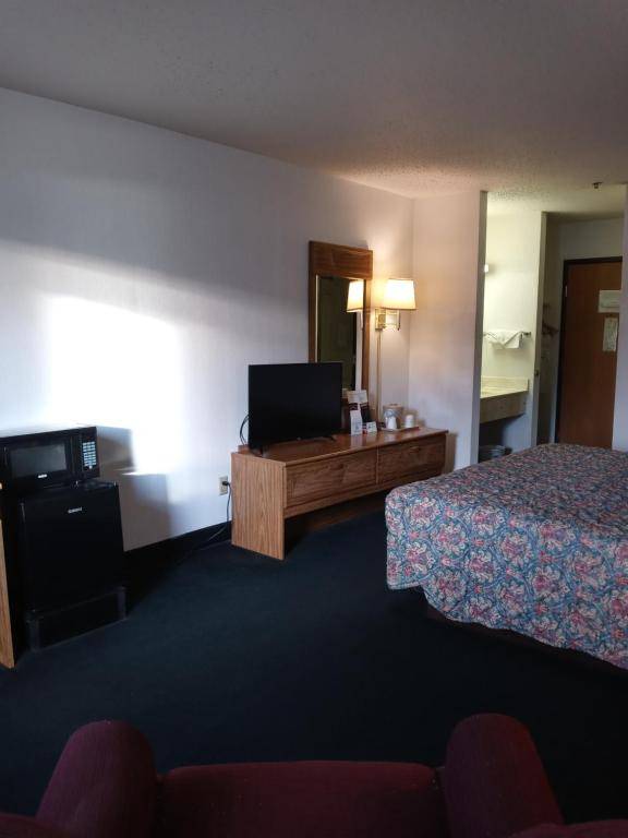 New Martinsville Inn
