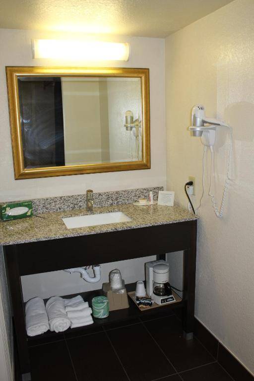 Days Inn by Wyndham Birmingham/West