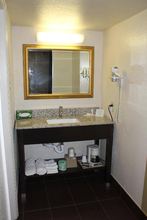 Days Inn by Wyndham Birmingham/West
