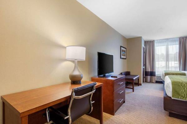 Comfort Inn & Suites at CrossPlex Village