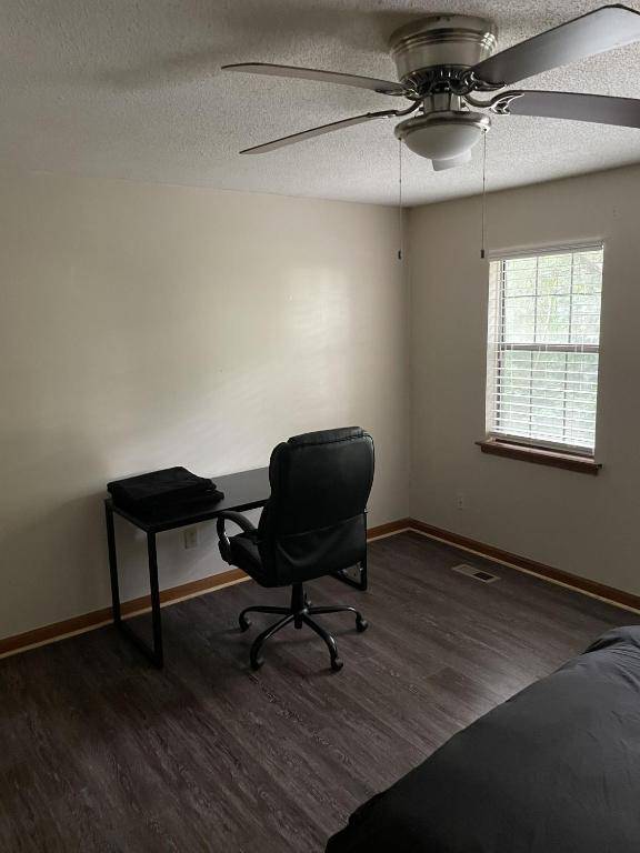 Workspace - 2-Bedroom Townhouse in a quiet area