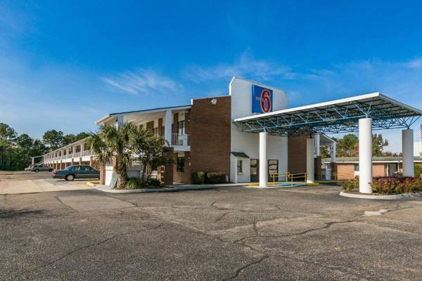 Motel 6-Dothan AL