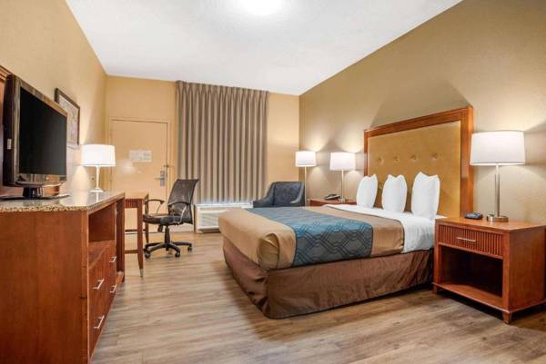 Econo Lodge Inn & Suites Foley-North Gulf Shores