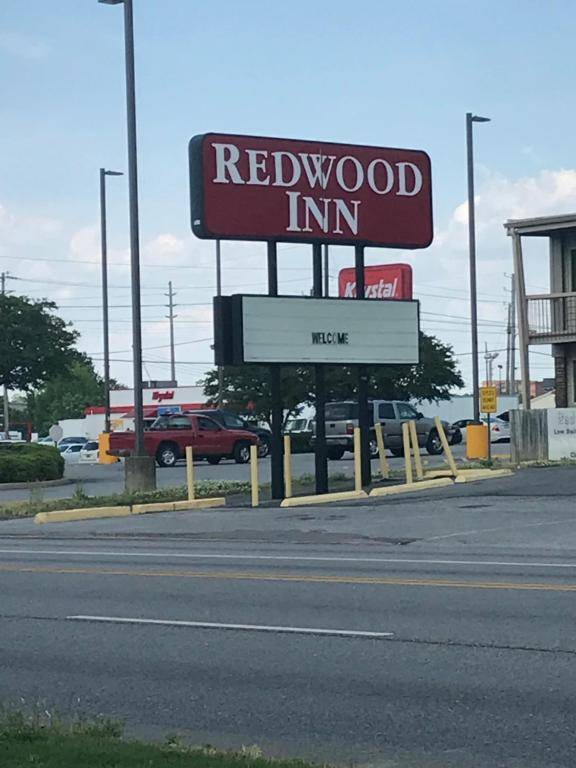 Redwood Inn