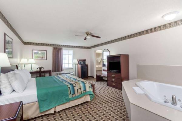 Days Inn & Suites by Wyndham Huntsville