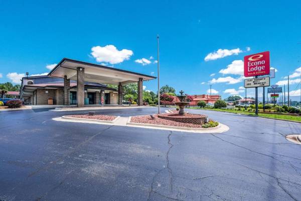 Econo Lodge Inn & Suites