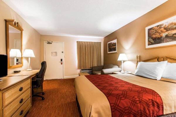 Econo Lodge Inn & Suites