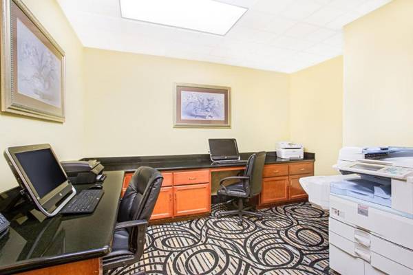 Workspace - Wingate By Wyndham - Mobile