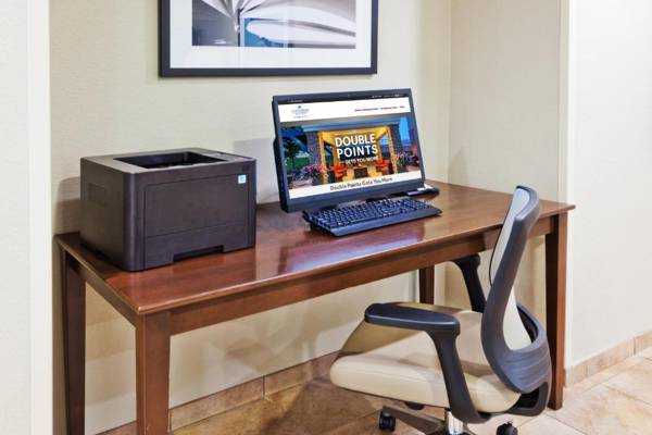 Workspace - Candlewood Suites Eastchase Park an IHG Hotel