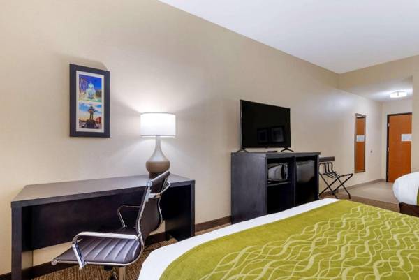 Workspace - Comfort Inn & Suites Montgomery Eastchase