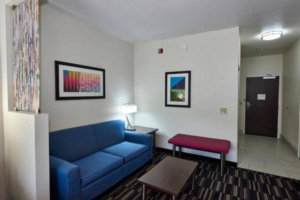 Holiday Inn Express & Suites Birmingham South - Pelham an IHG Hotel