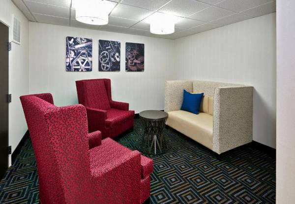 Holiday Inn Express & Suites Birmingham South - Pelham an IHG Hotel