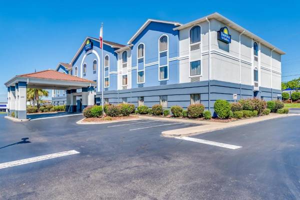 Days Inn & Suites by Wyndham Prattville-Montgomery