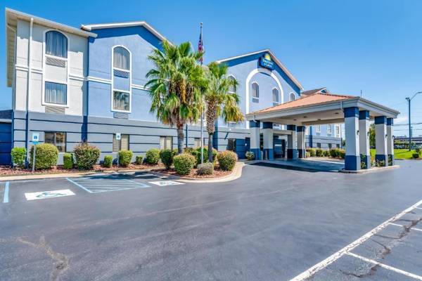 Days Inn & Suites by Wyndham Prattville-Montgomery