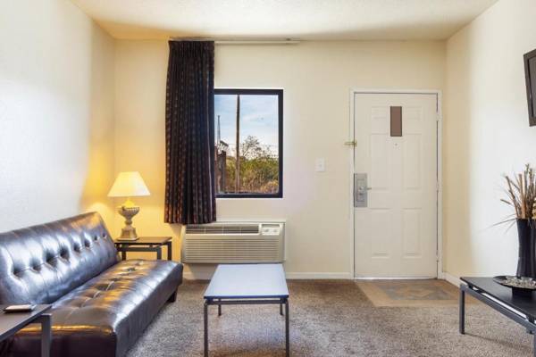 Traveler's Place Inn & Suites