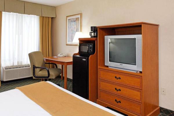 Workspace - Holiday Inn Express & Suites Sylacauga
