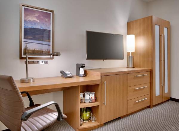 Workspace - Hyatt Place Anchorage-Midtown