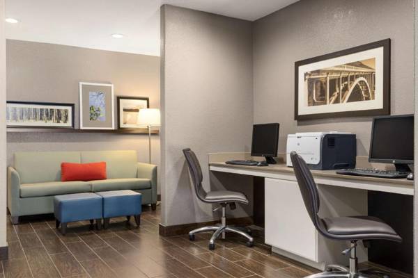 Workspace - Country Inn & Suites by Radisson Flagstaff AZ