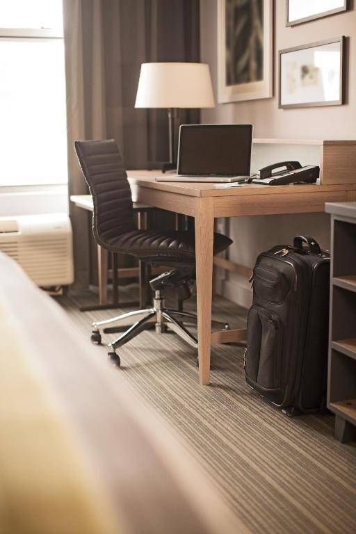 Workspace - Country Inn & Suites by Radisson Flagstaff Downtown AZ