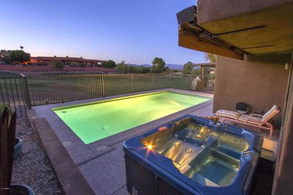 Luxe 4 Bdrm wPool and Spa on Golf Course Lot