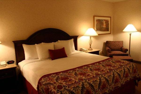 Best Western Plus A Wayfarer's Inn & Suites