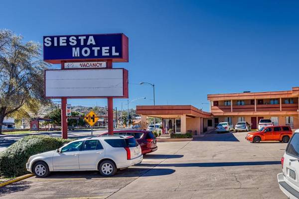 Siesta Motel