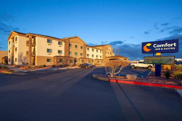 Comfort Inn & Suites Page at Lake Powell