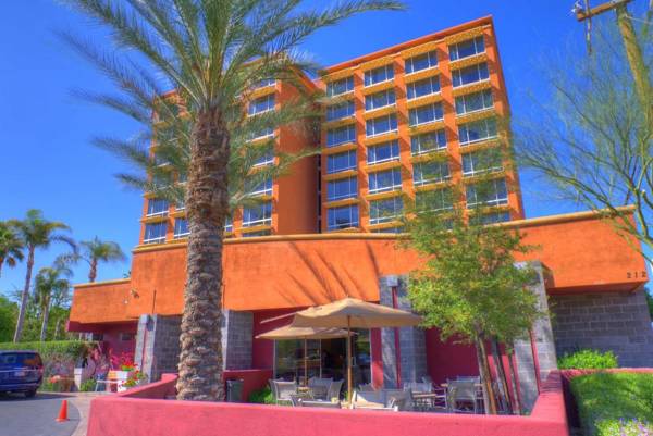 Ramada by Wyndham Phoenix Midtown