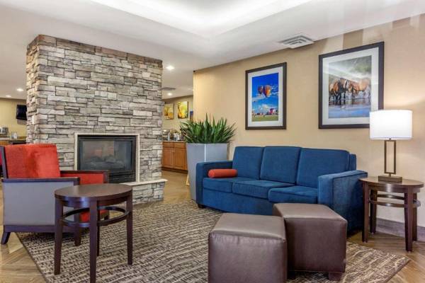 Comfort Inn & Suites Phoenix North / Deer Valley