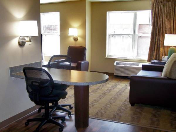 Workspace - Extended Stay America Suites - Phoenix - Chandler - E Chandler Blvd