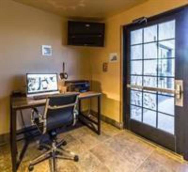 Workspace - Holiday Inn Express Phoenix-I-10 West/Goodyear