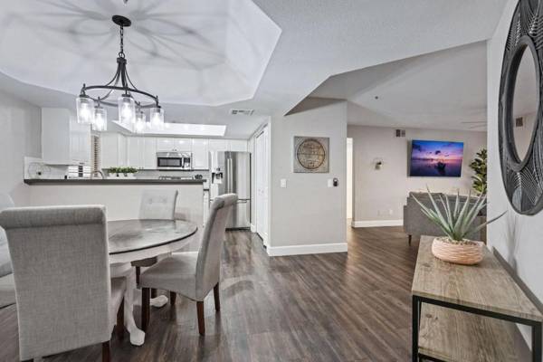 Beautiful newly remodeled 2-Bdrm Biltmore Condo