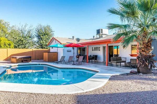 Larkspur Villa - Lovely & Entertaining Hot Tub with pool resort living!