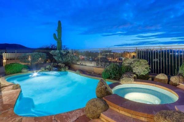 Luxury Home with Views in Mcdowell Mountain Ranch