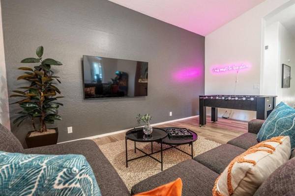 Stylish N Scottdsdale 4 bdrm With Sparkling Pool and Games Galore