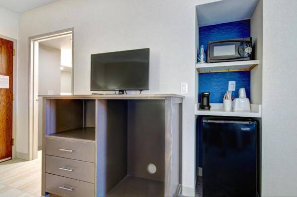 Holiday Inn Express & Suites Phoenix - Tempe an IHG Hotel