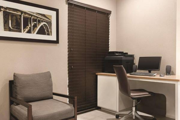 Workspace - Country Inn & Suites by Radisson Bryant (Little Rock) AR