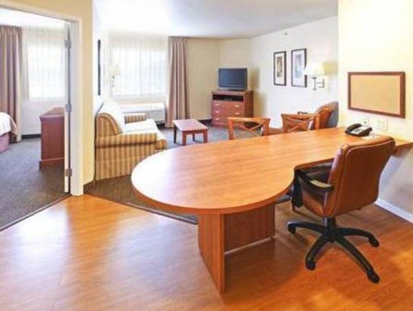 Workspace - Candlewood Suites Fayetteville