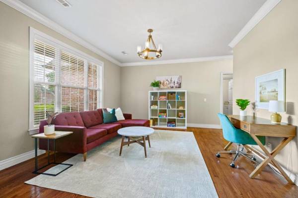 Workspace - Willow Tree Retreat - Quiet Neighborhood - 10 minutes to U of A!