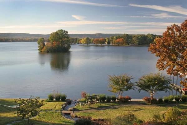 Lookout Point Lakeside Inn