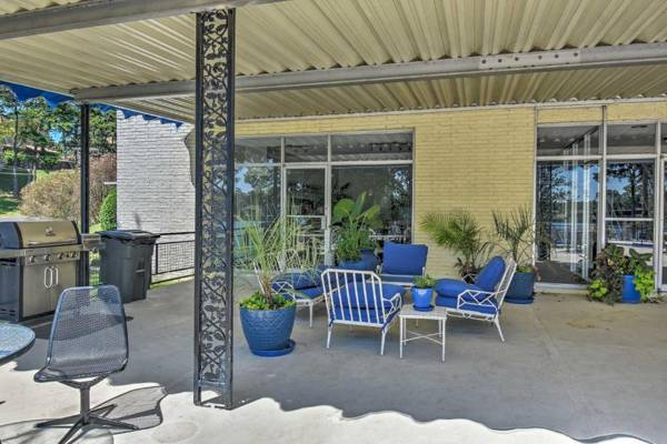 Workspace - Stylish Resort Condo with Boat Slip on Lake Hamilton!
