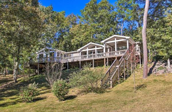 Retreat on Lake Hamilton with Sunroom and Dock!