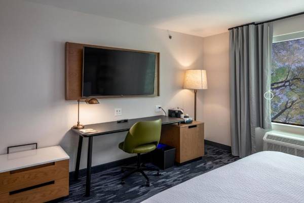 Workspace - Fairfield Inn & Suites by Marriott Little Rock Airport