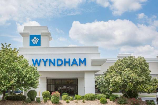 Wyndham Riverfront Hotel