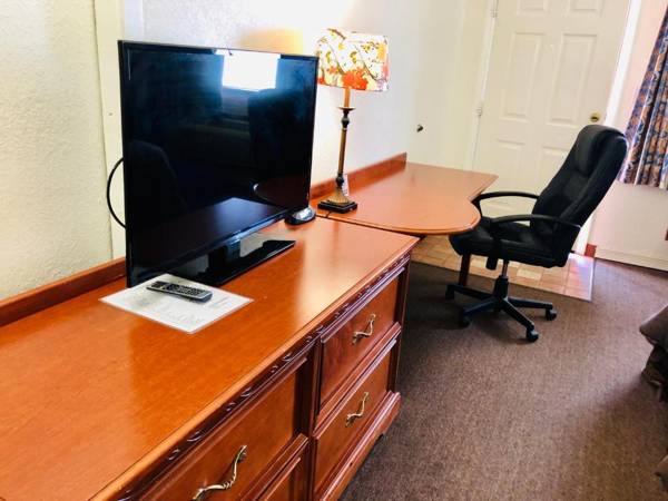 Workspace - Ozark Inn & Suites