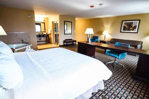 Workspace - Hampton Inn & Suites Pine Bluff