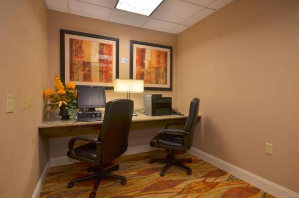 Workspace - Holiday Inn Express & Suites Pine Bluff/Pines Mall an IHG Hotel