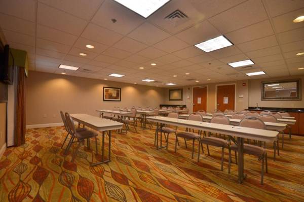 Holiday Inn Express & Suites Pine Bluff/Pines Mall an IHG Hotel